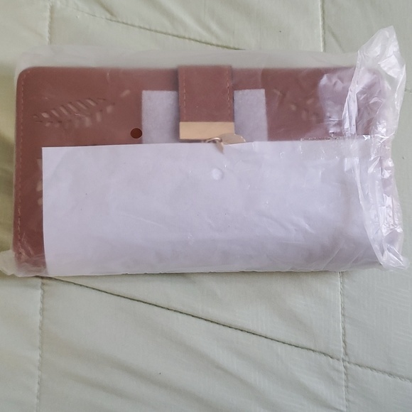 NEW! Leaf motif wallet - Picture 9 of 9